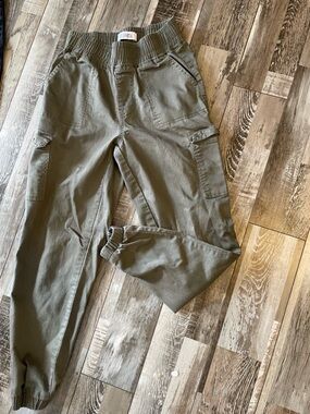 Olive Green Cargo Jogger Pants- Telepatia,wild fable xs. SO cargo shorts xs